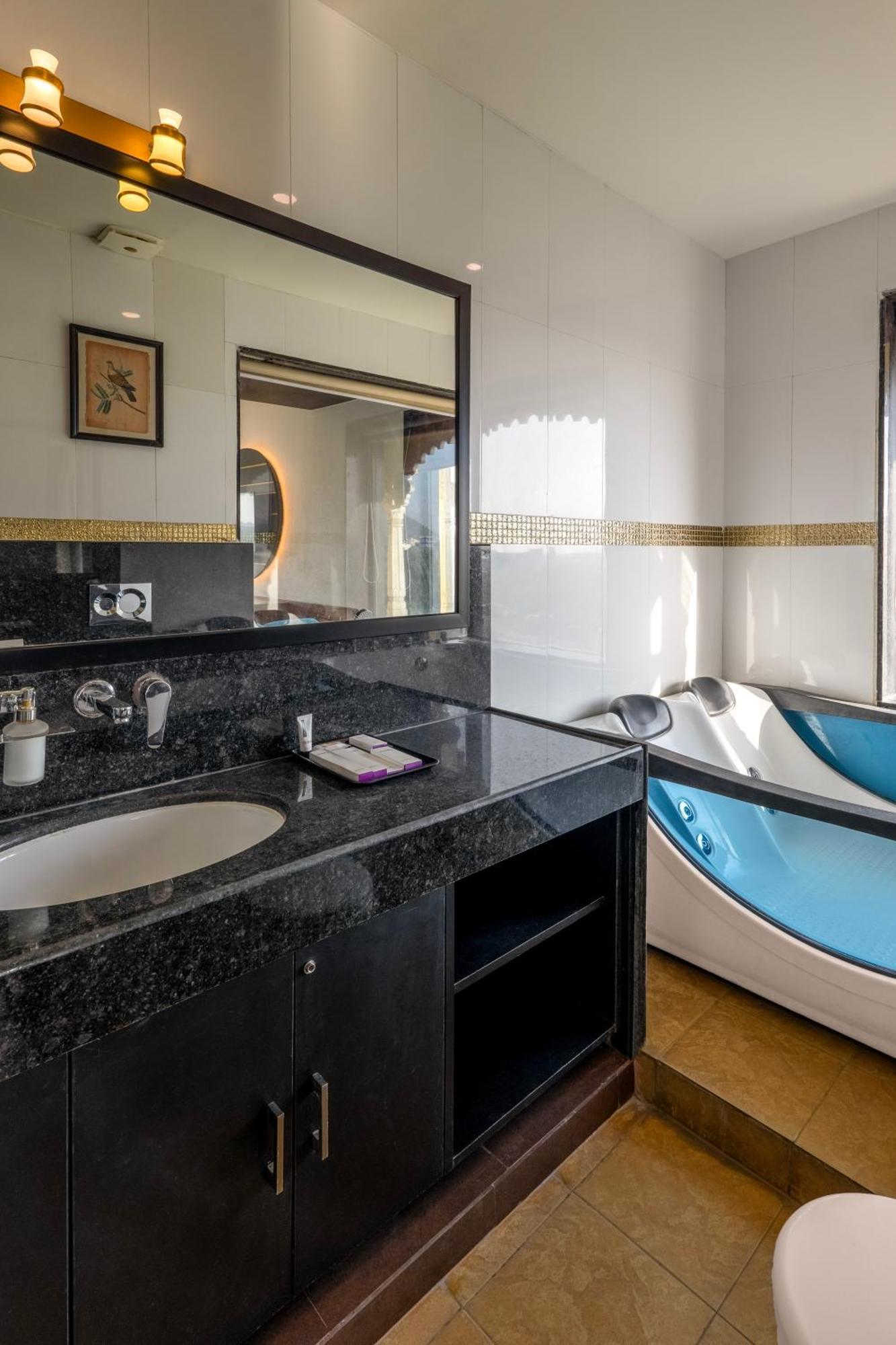 Sterling Balicha Udaipur Hotel ภายนอก รูปภาพ