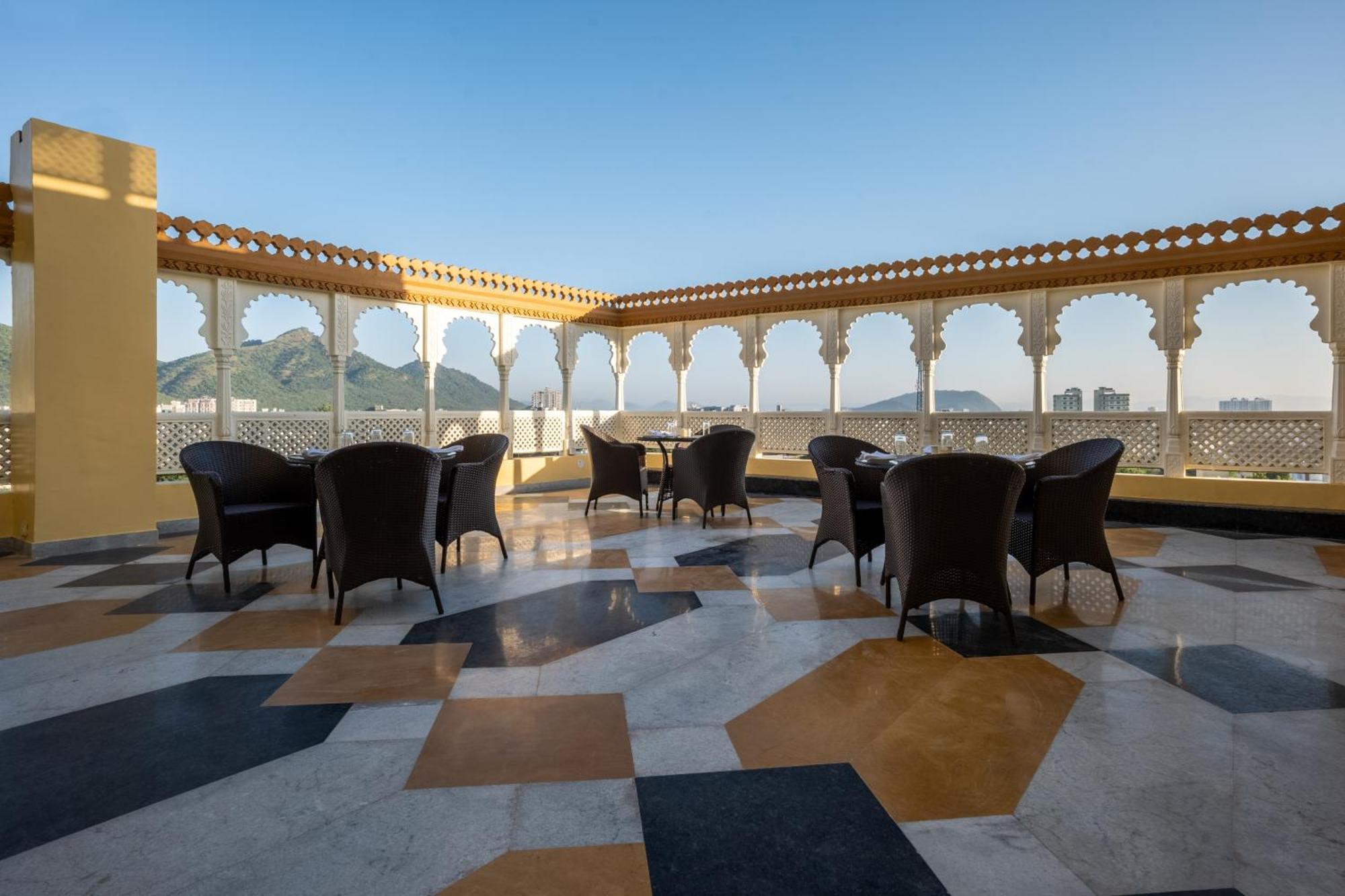 Sterling Balicha Udaipur Hotel ภายนอก รูปภาพ