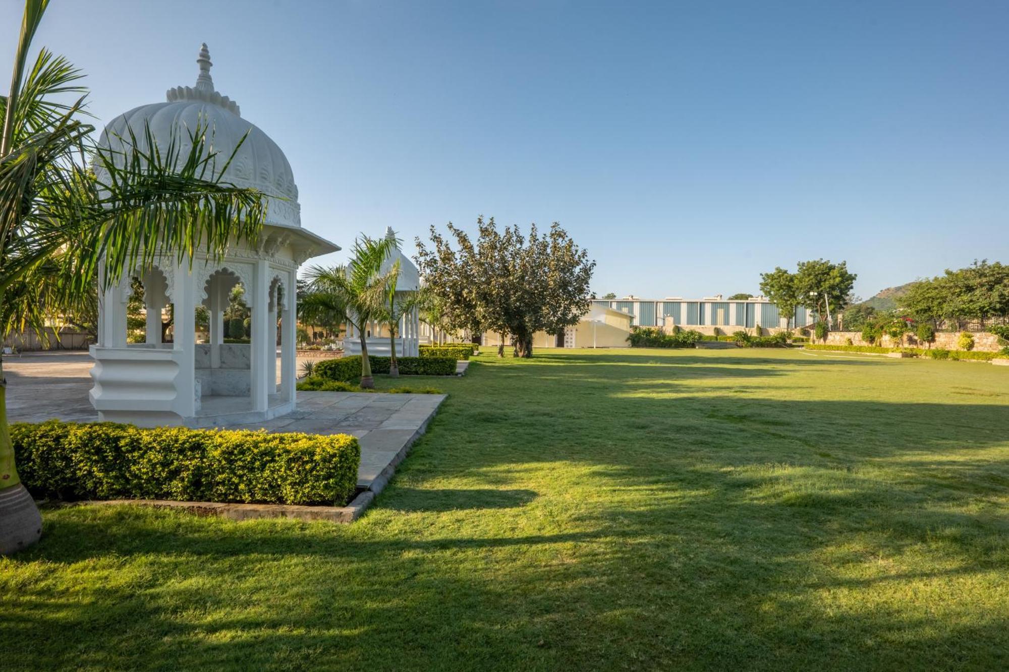 Sterling Balicha Udaipur Hotel ภายนอก รูปภาพ